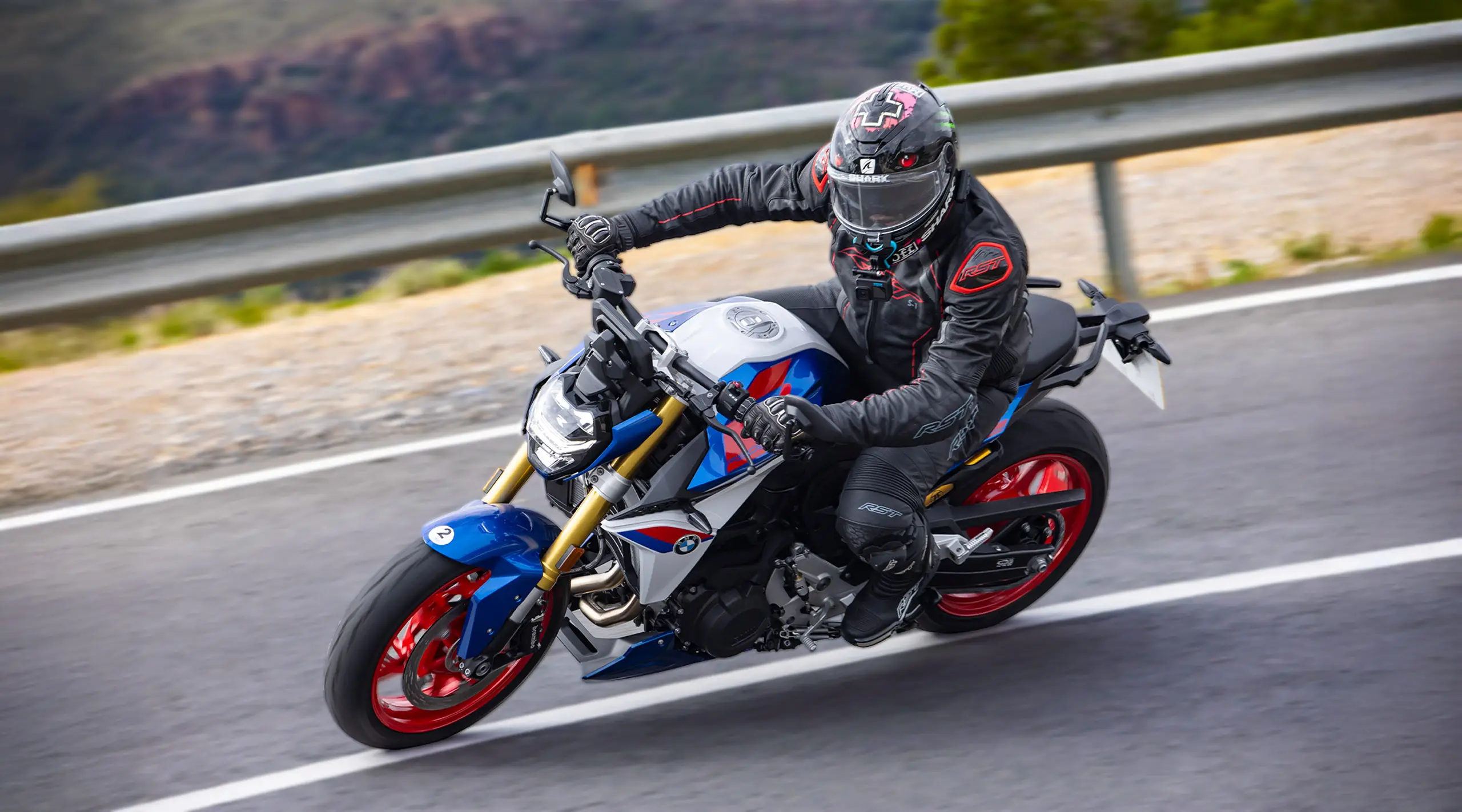 2025 BMW F 900 R
