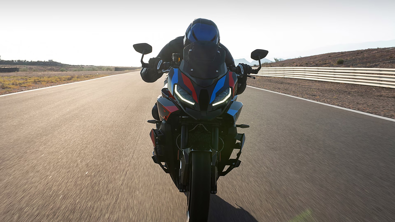 2026 BMW M 1000 XR - 2