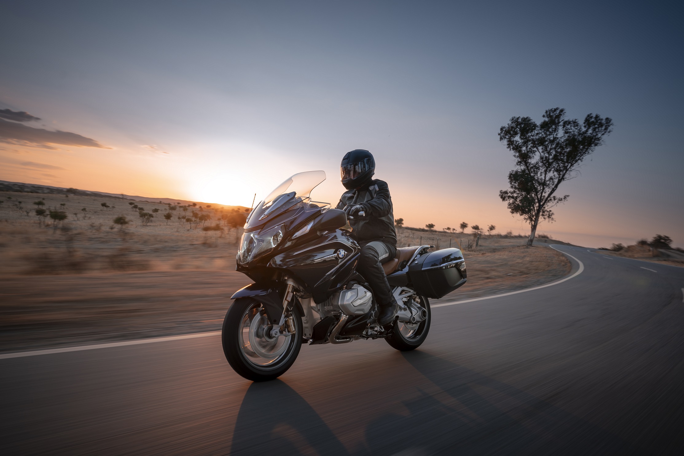 2019 BMW R1250RT Riding