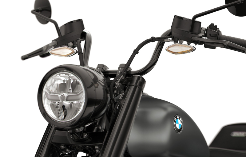 The BMW Motorrad R 18 Roctane as a custom bike with optional accessories